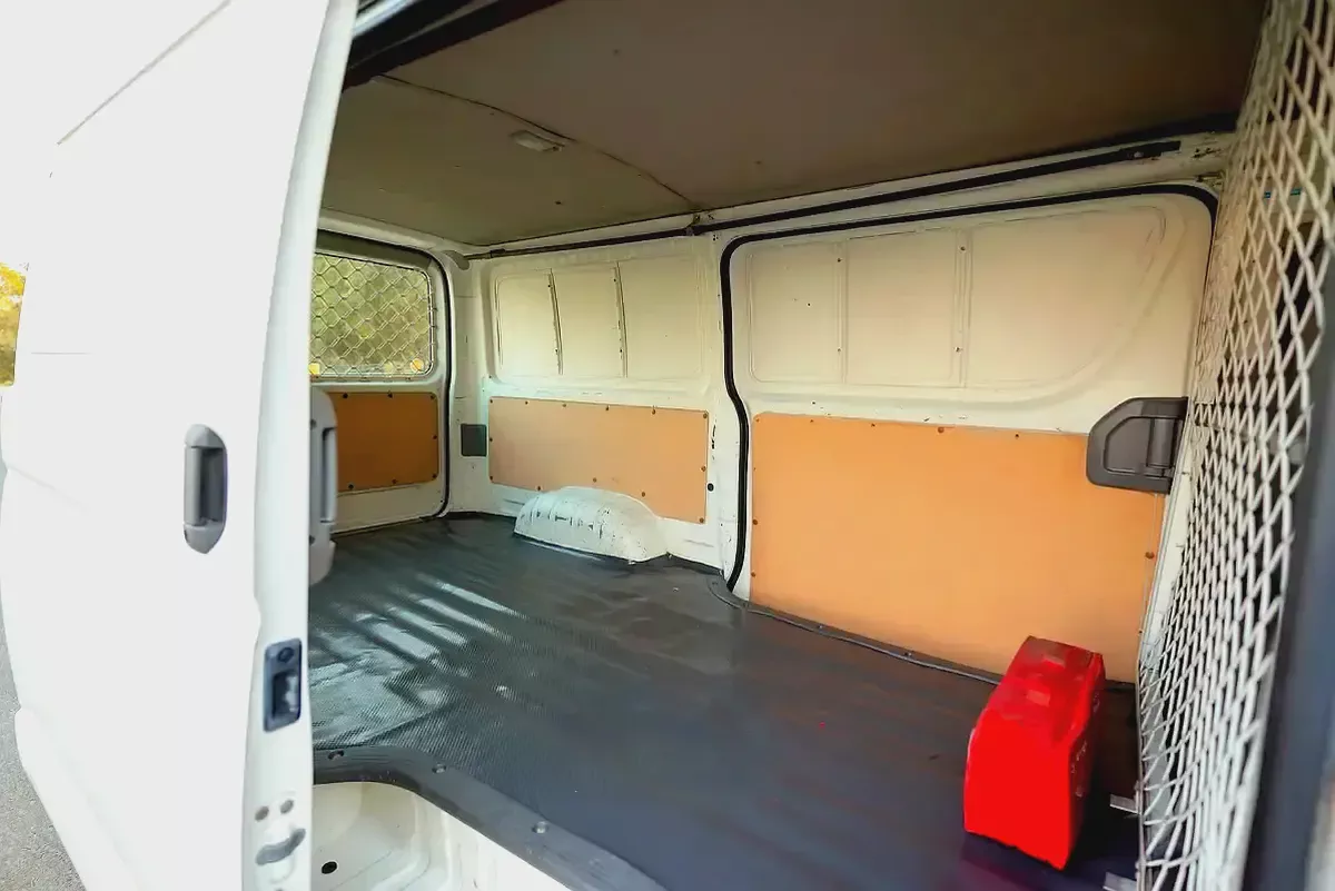 Toyota Hiace Standard Roof | Delivery Van | GCC Specs | Ref#T42275-7-7