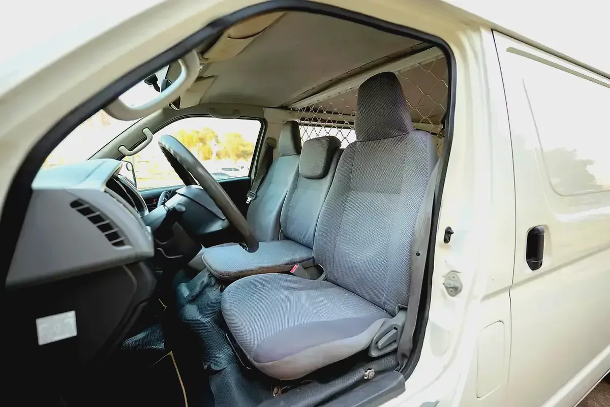 Toyota Hiace Standard Roof | Delivery Van | GCC Specs | Ref#T42275-8-8