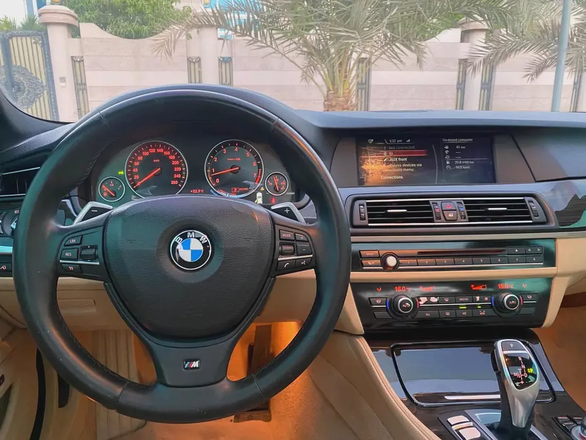 2013 BMW 530i ||FULL OPTION || 6 cylinder|| accident free|| original paint ||GCC SPECS-10-10