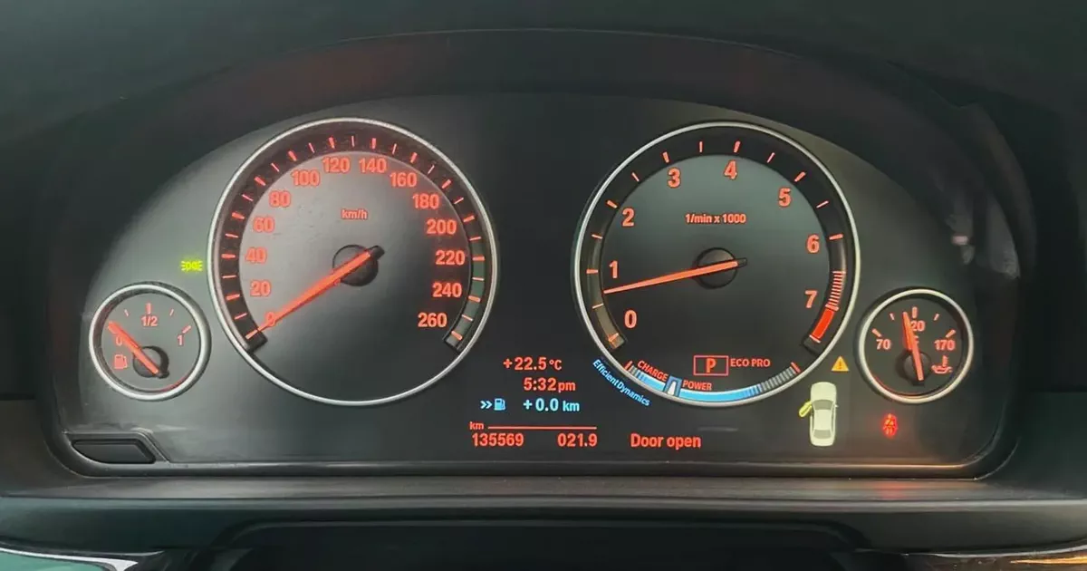 2013 BMW 530i ||FULL OPTION || 6 cylinder|| accident free|| original paint ||GCC SPECS-12-12