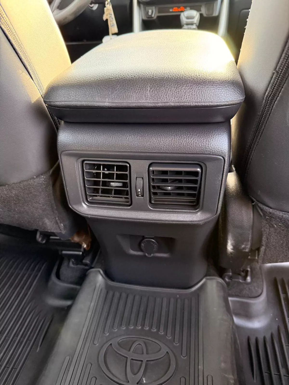 Toyota RAV4 LE RAV4 2023 2.5L-15-0