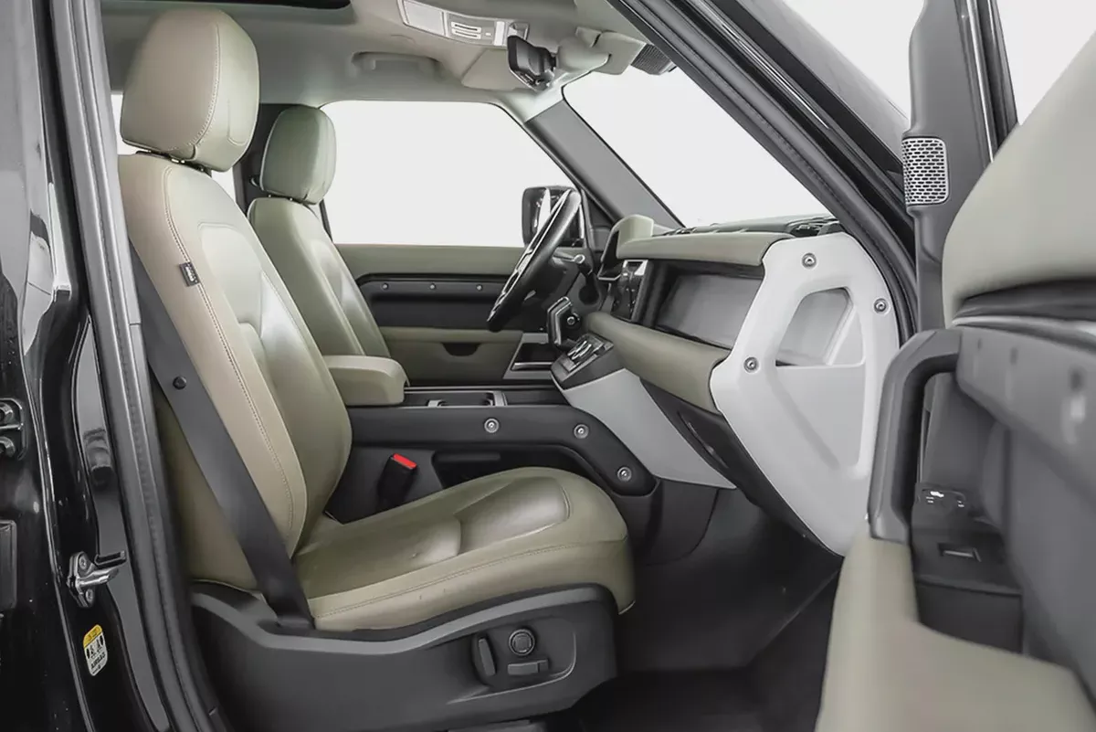 AED 4,622 / 60 months | 0% DP | 2021 Land Rover Defender 110 P400 SE First Edition-6-6