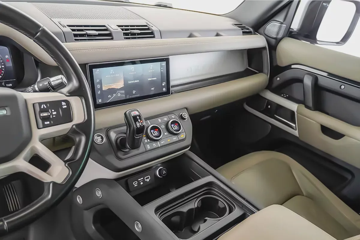 AED 4,622 / 60 months | 0% DP | 2021 Land Rover Defender 110 P400 SE First Edition-7-7