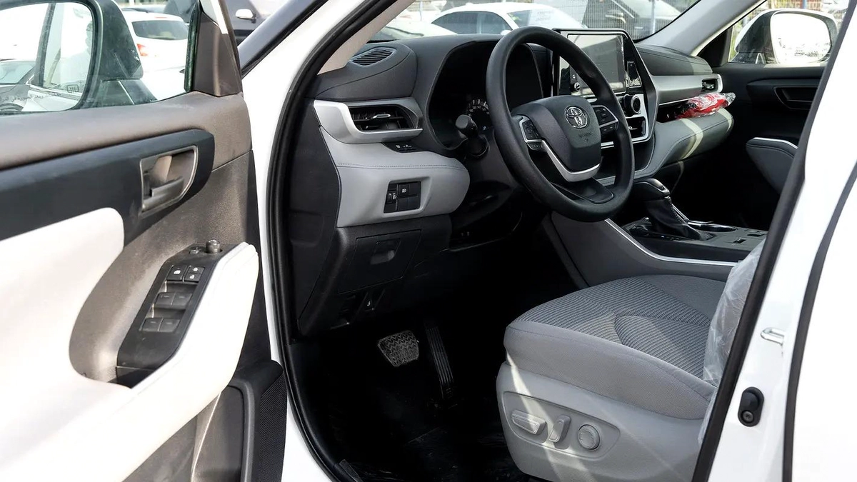 2026 Toyota Highlander LE 2.5 AT Hybrid-4-4