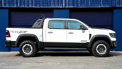 RAM 1500 TRX V8-1