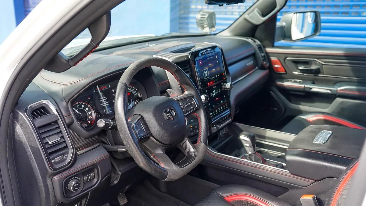 RAM 1500 TRX V8-6-6