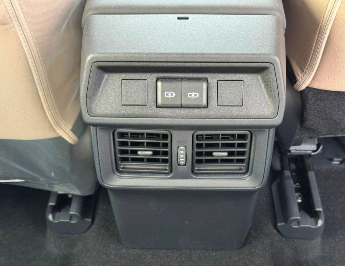 Toyota RAV4 XLE-G MID OPTION || 2.0L PETROL V4 / SUNROOF / DRIVER PWR SEAT / DVD+REAR CAMERA (CODE # RVPXLEO)-18-0