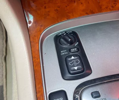 Toyota Land Cruiser VXR TOP LTH LOW MILEAGE ORIGINAL PAINT-17