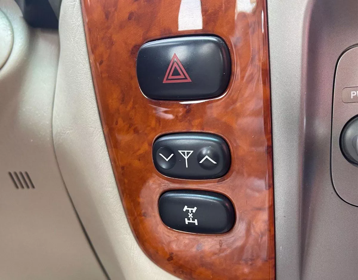 Toyota Land Cruiser VXR TOP LTH LOW MILEAGE ORIGINAL PAINT-16-0