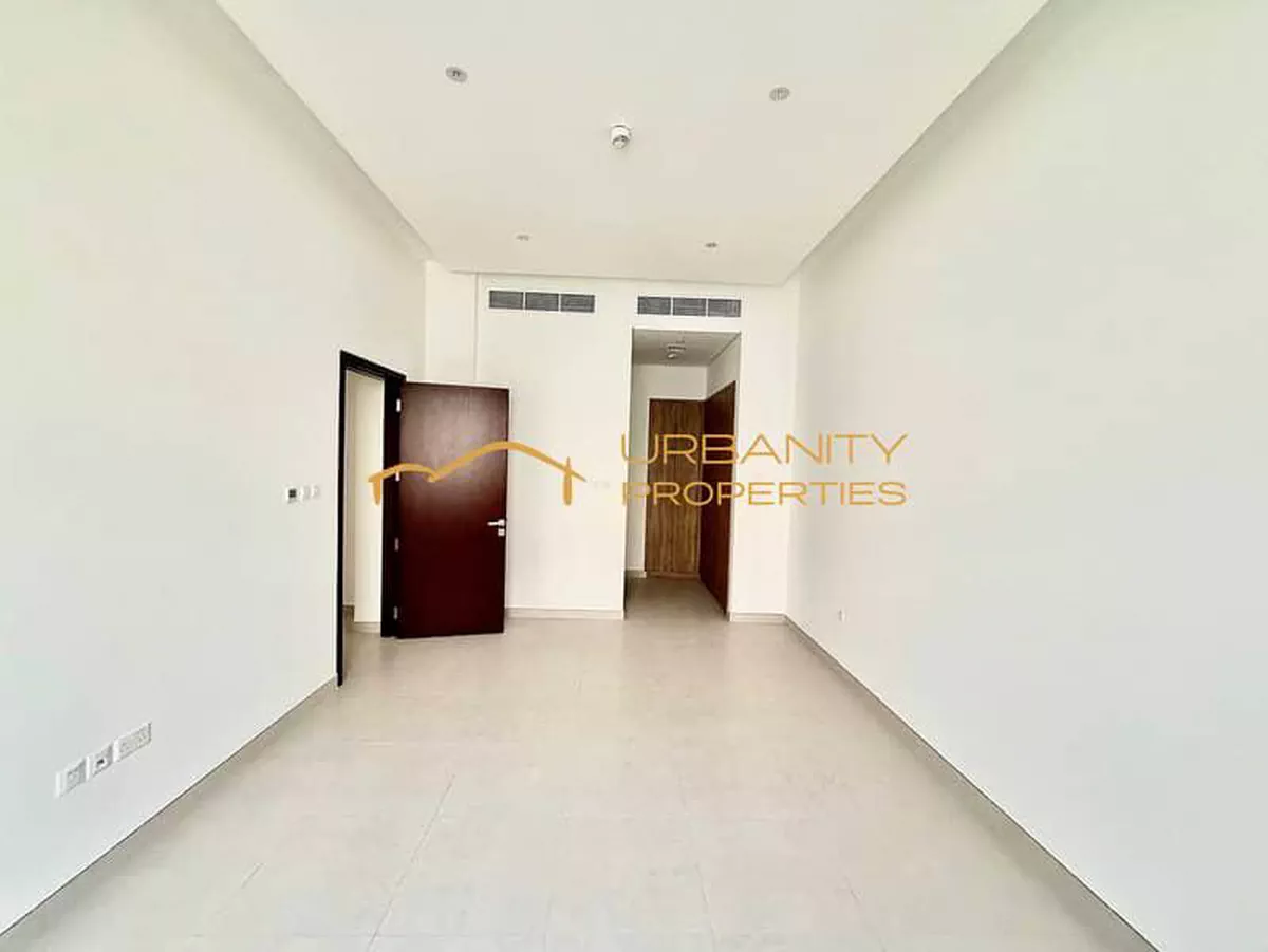 Spacious || 4 Bedroom Villa || Front Yard || Al Garhoud ||-7-7