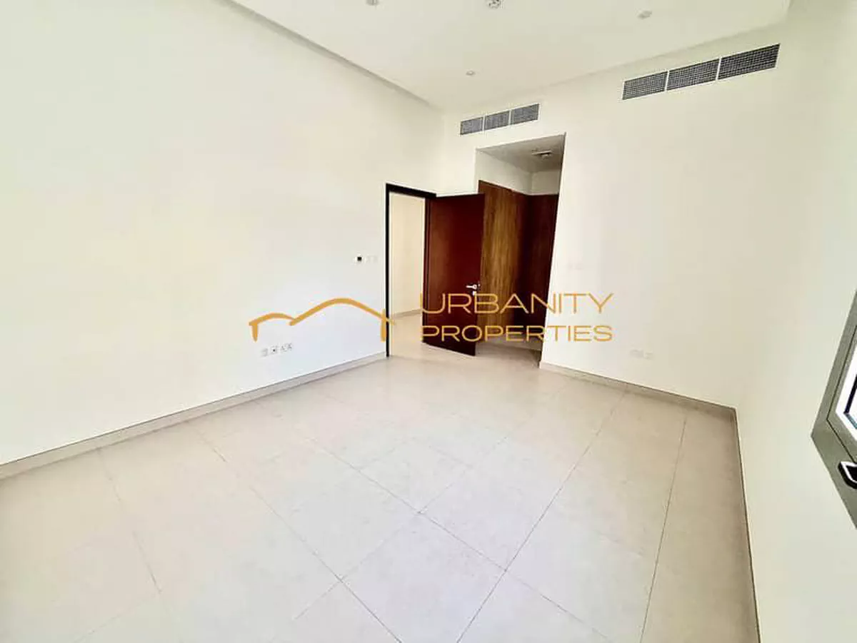 Spacious || 4 Bedroom Villa || Front Yard || Al Garhoud ||-4-4
