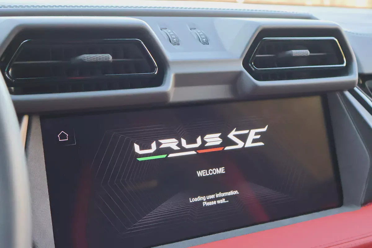 Lamborghini Urus SE 2026-10-10