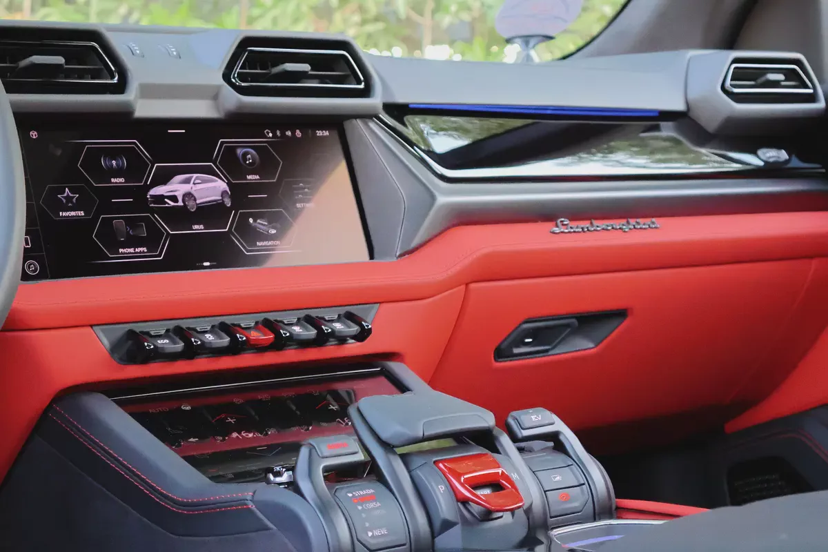 Lamborghini Urus SE 2026-19-19